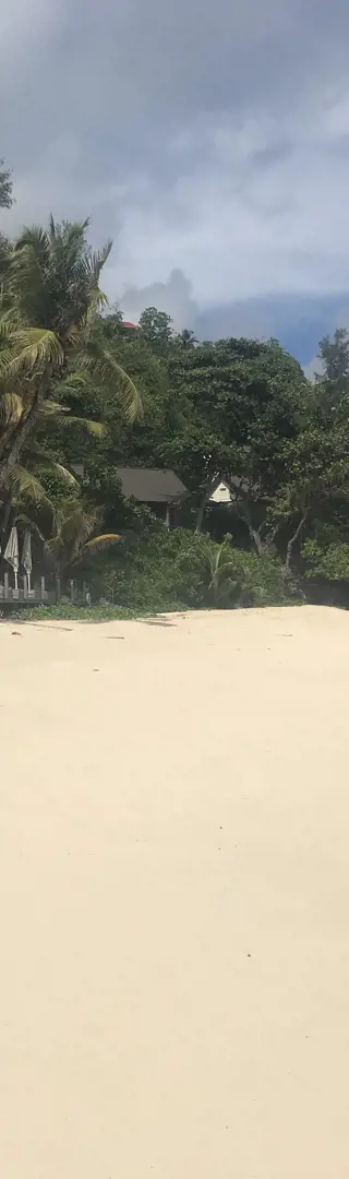 Mahé: Direkt am Strand zuhause